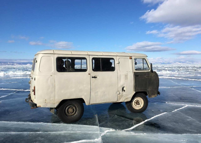 Mobil Wisata Terbalik di Danau Baikal, Turis Asal China Meninggal Dunia