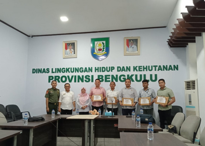 Tangani Kasus Perusakan Hutan, 14 Anggota Polda Bengkulu Terima Penghargaan DLHK Provinsi