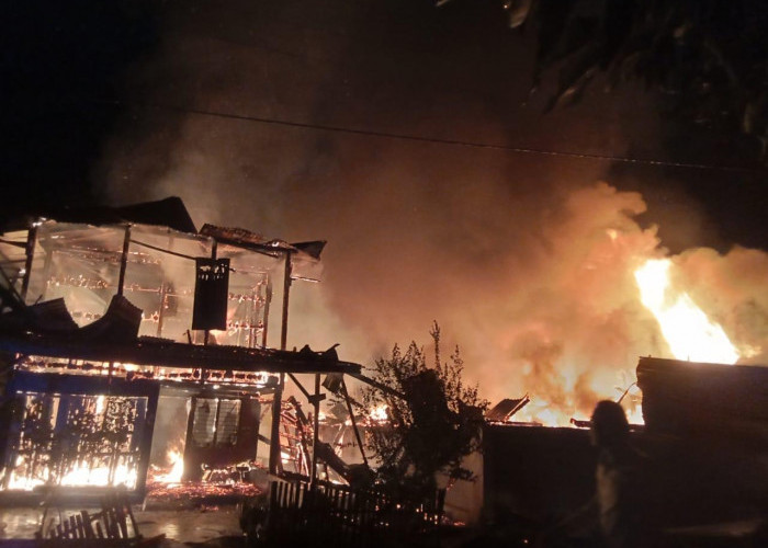 Kerugian Nyaris Rp600 Juta, 4 Rumah di Kota Padang Hangus Diamuk Si Jago Merah