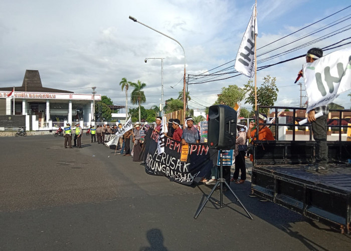 Walhi Aksi Tolak Pemimpin Perusak Lingkungan di Bengkulu