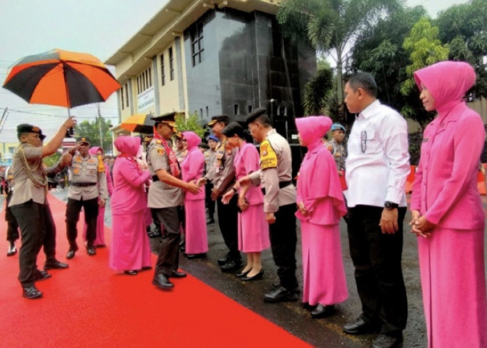 Suasana Hujan Iringi Tradisi Penyambutan Kapolda Bengkulu, Irjen Pol Armed Wijaya