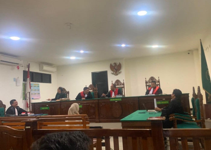 Suara Terbata-bata di Hadapan Hakim, Latifa Akui Modus Eceran Rp500 Ribu untuk Kuras Kas Perusahaan