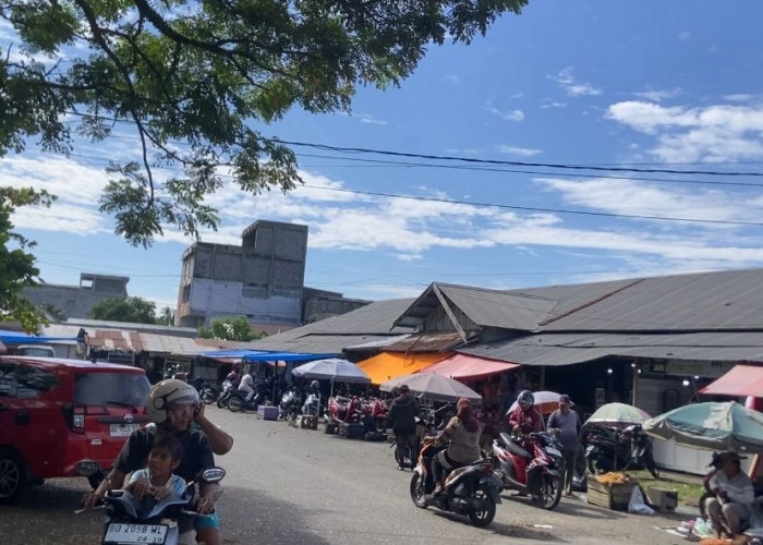 Pasar Ampera Manna Sepi Pembeli, Pedagang Keluhkan Kenaikan Harga Bapok dan Plastik Kemasan