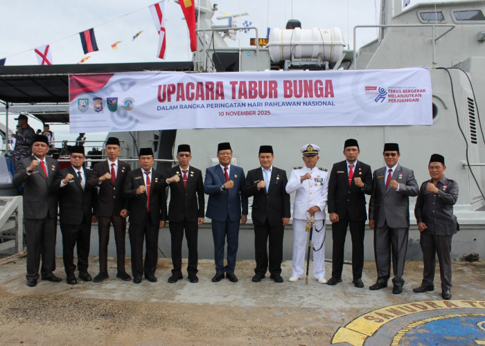 Peringati Hari Pahlawan 2025, Pemprov Bengkulu dan Lanal Tabur Bunga di Laut