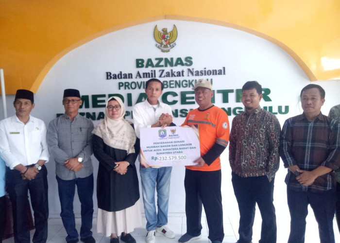 Peduli Korban Bencana, Bupati Gusril Turut Serahkan Hasil Penggalangan Donasi untuk Sumatera