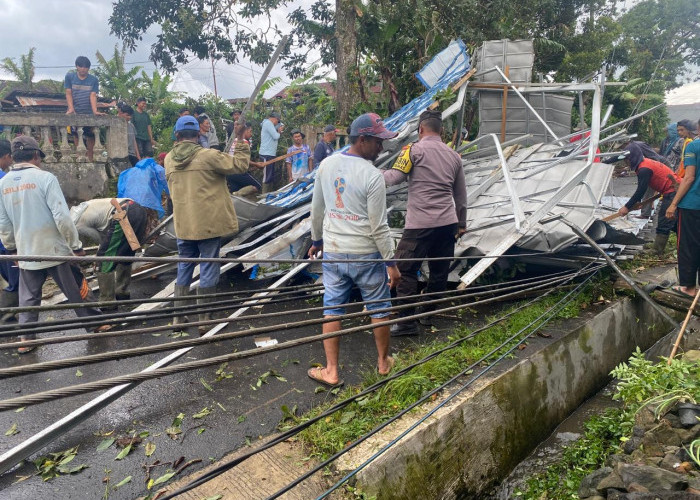 Puting Beliung Terjang Kaki Bukit Kaba, Puluhan Rumah di Sumber Urip Rusak