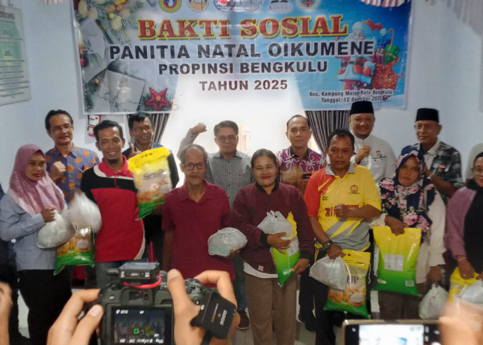 Rayakan Natal, Panitia Natal Oikumene Bengkulu Bagikan 250 Paket Sembako untuk Warga Kampung Melayu