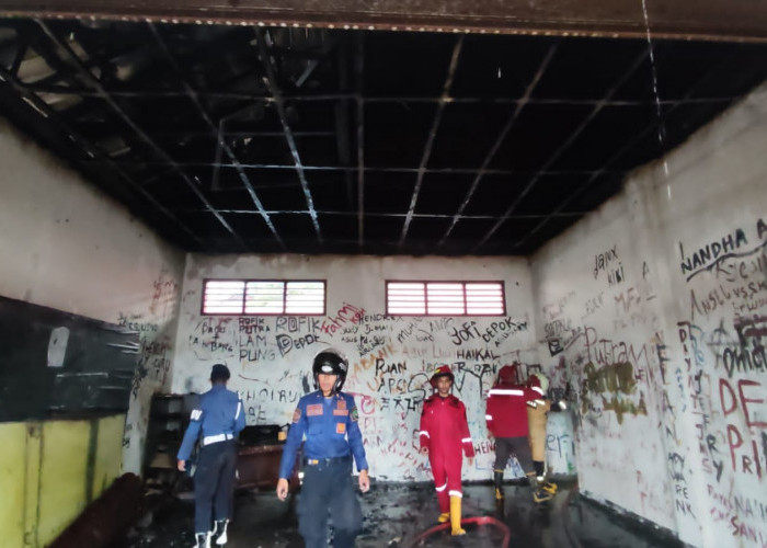 Kebakaran Hari Ini, Gudang Kosong Milik Panti Sosial di Padang Harapan Terbakar