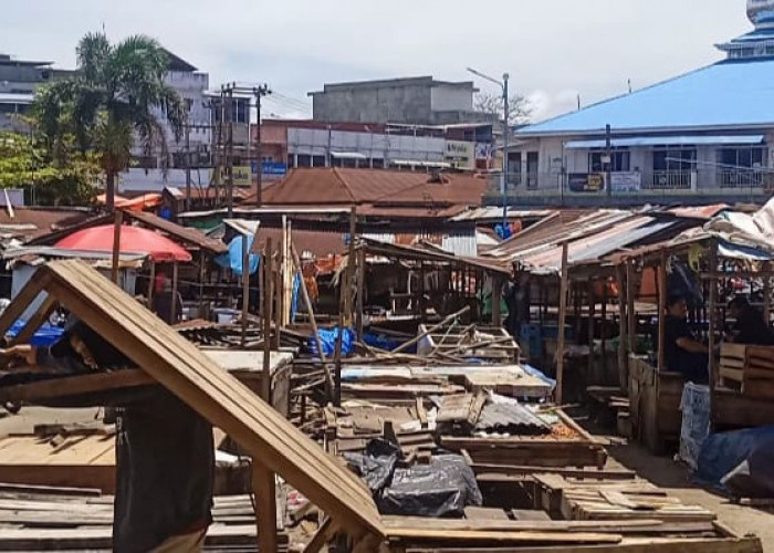 Pasar Panorama Kota Bengkulu Ditata, Puluhan Pedagang Bongkar Lapak 