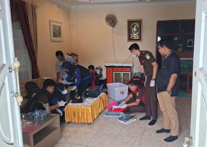 Usut Korupsi Pasar Pagar Dewa, Kejari Bengkulu Geledah 2 Lokasi Sekaligus
