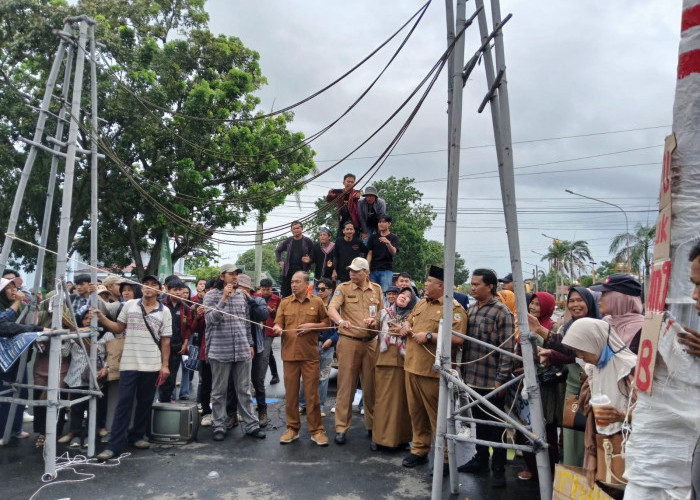 Pemprov Bengkulu Fasilitasi Warga Sekitar yang Terdampak SUTT PLTU Teluk Sepang