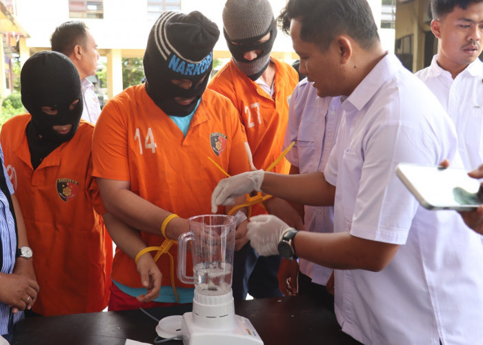Hasil Tangkapan Sebulan, Polresta Bengkulu Blender Sabu dan Bakar Ratusan Gram Ganja
