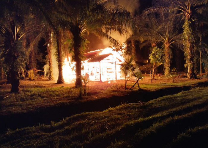 Duka Jelang Lebaran, Rumah Janda di Kecamatan XIV Koto Ludes Terbakar