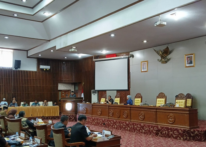 Gubernur Rohidin Sampaikan Nota Pendapat atas Raperda Penyandang Disabilitas dan Pondok Pesantren 