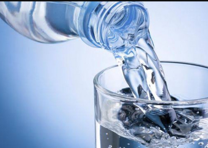 Manfaat Minum Air Putih di Pagi Hari, Turunkan Berat Badan hingga Keluarkan Racun