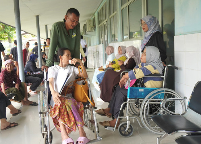 Sidak RSUD M. Yunus, Sekda Bengkulu Kecewa Temukan Antrean Membeludak dan Sampah Menumpuk