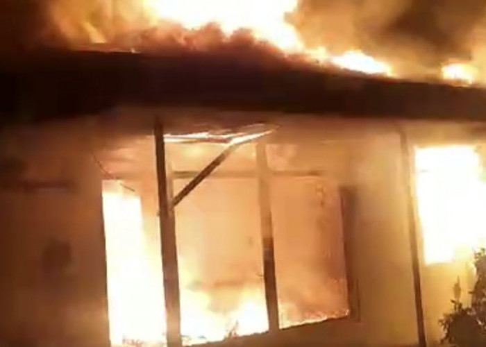 Rumah Pedagang Kerupuk Ludes Terbakar di Rejang Lebong Subuh Tadi 