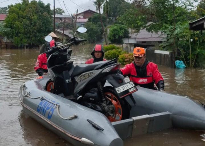 Kota Bengkulu Dilanda Hujan Deras, BPBD Terjunkan Personel Evakuasi di Wilayah Rawan Banjir