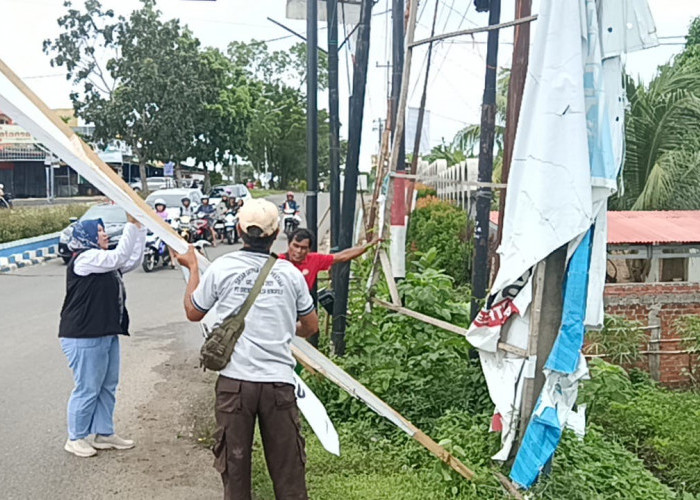 Bawaslu Kota Bengkulu Tertibkan APK Pilkada 2024