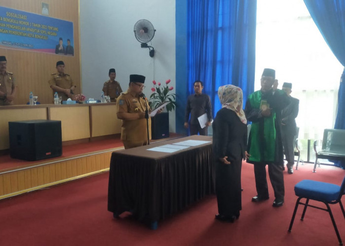 Zuliyati Dilantik Menjadi Kepala Kesbangpol Kota Bengkulu