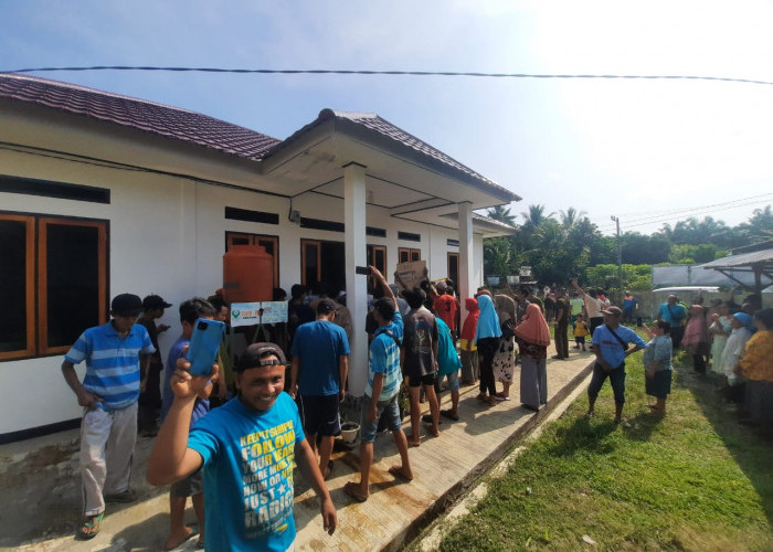 Didampingi Pjs Kades, Tersangka Penyegel Kantor Desa Dusun Baru Penuhi Panggilan Polisi