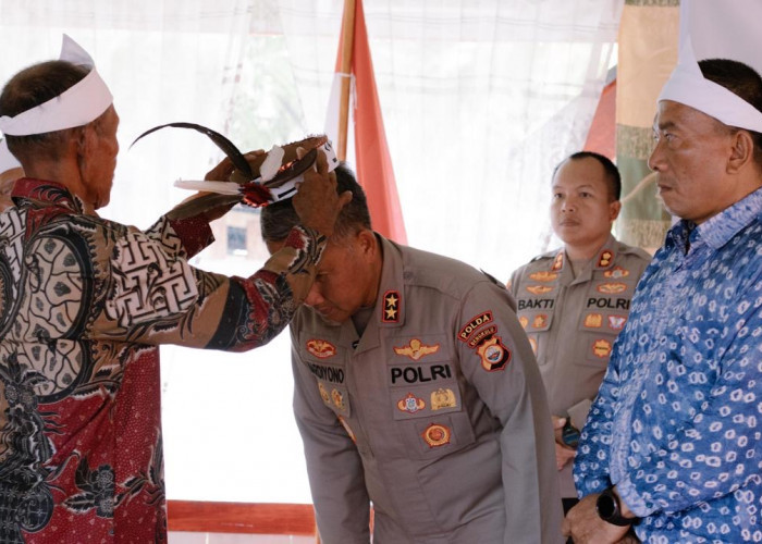 Kapolda Bengkulu Dianugerahi Gelar Adat Raja Nahkona Kaitora di Pulau Terluar Enggano