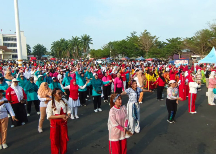 Semarak HUT RI ke-81, Ribuan Warga Bengkulu Selatan Ikuti Jalan Santai dan Senam Bersama