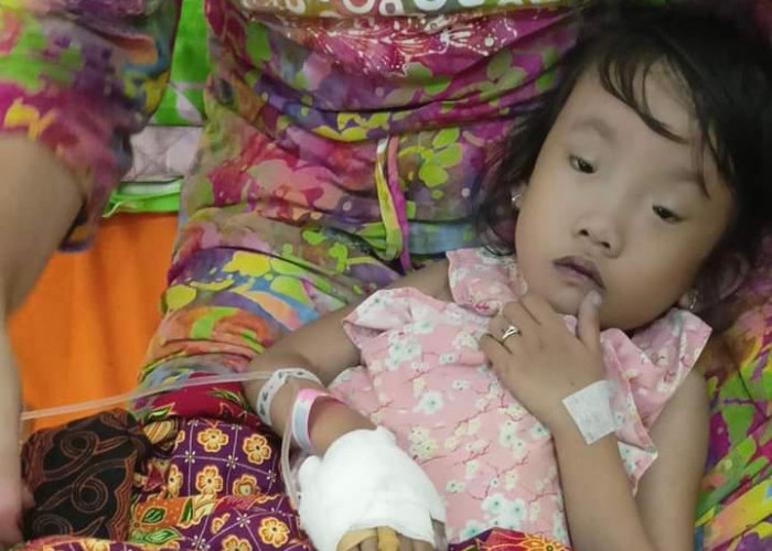 Adik Kecil Ini Butuh Bantuan Dermawan, Diagnosa Jantung Bocor dan Harus ke Jakarta