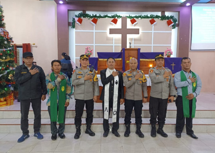 Polsek Maje Beserta Brimob, Laksanakan Sterilisasi dan Pengamanan Natal di Gereja Gekisia Kaur