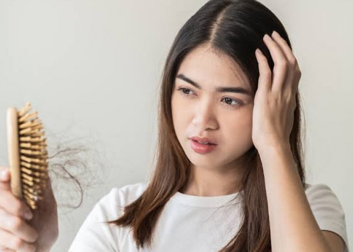 Sudah Tahu Belum? Ada 7 Penyebab Rambut Rontok yang Perlu Diwaspadai, Cek!