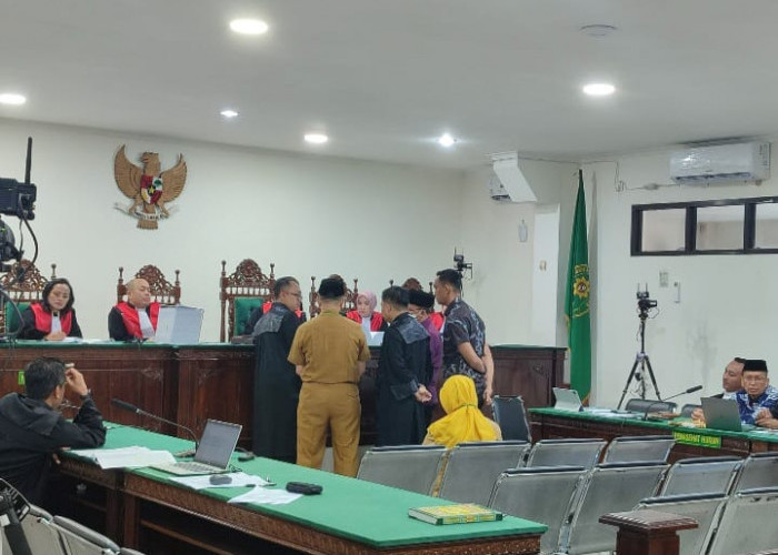 Sidang Lanjutan Rohidin Cs, Istri dan Anak Mantan Gubernur Bengkulu Tidak Hadir Beri Keterangan