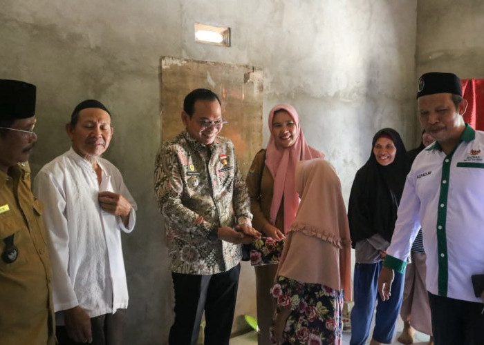 Ubah Rumah Tak Layak Jadi Nyaman, Warga Penago Baru Terima Bantuan RTLH dari Bupati Seluma dan Baznas