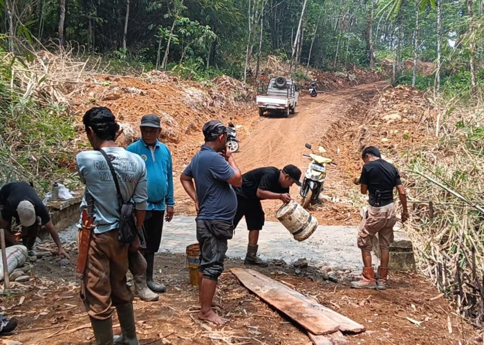 10 Tahun Rusak Parah, Jalan Usaha Tani Bajak I Akhirnya Bisa Dilalui Kendaraan Roda 4