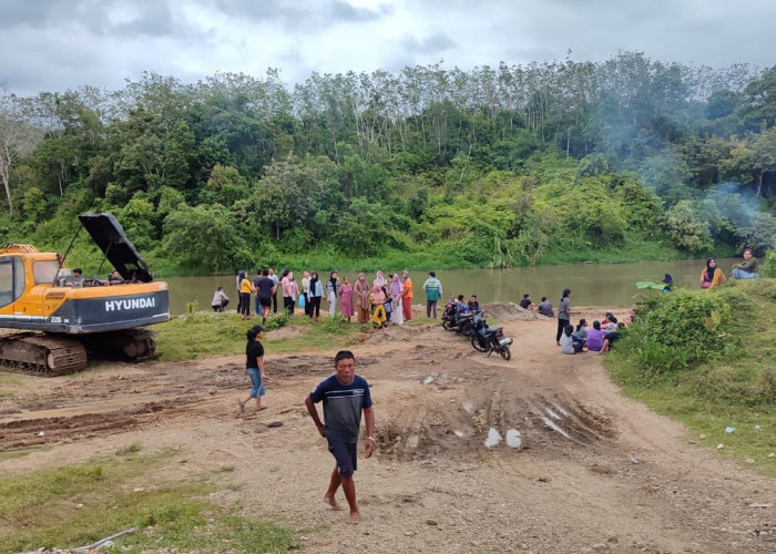 Pelajar SMP Diduga Tenggelam Saat Mandi di Aliran Sungai Desa Batu Raja 