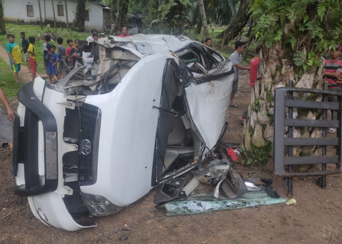 Toyota Rush Hilang Kendali, Warga Padang Betuah Tewas, 2 Orang Luka Berat