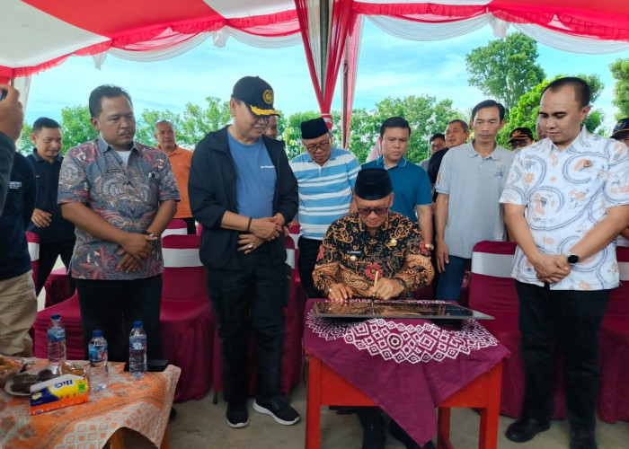 Bupati Lismidianto Resmikan Penataan Lapangan Merdeka 2024 Tahap Kedua