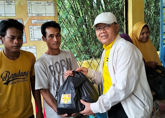 Gubernur Bengkulu Salurkan Bantuan kepada Korban Banjir di Kabupaten Seluma