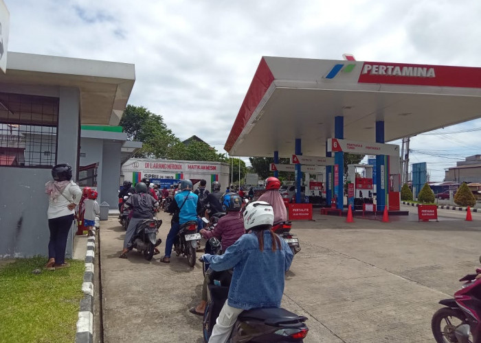 BBM Bengkulu Langka, Antrean SPBU Jadi Rutinitas Warga Sepekan Terakhir