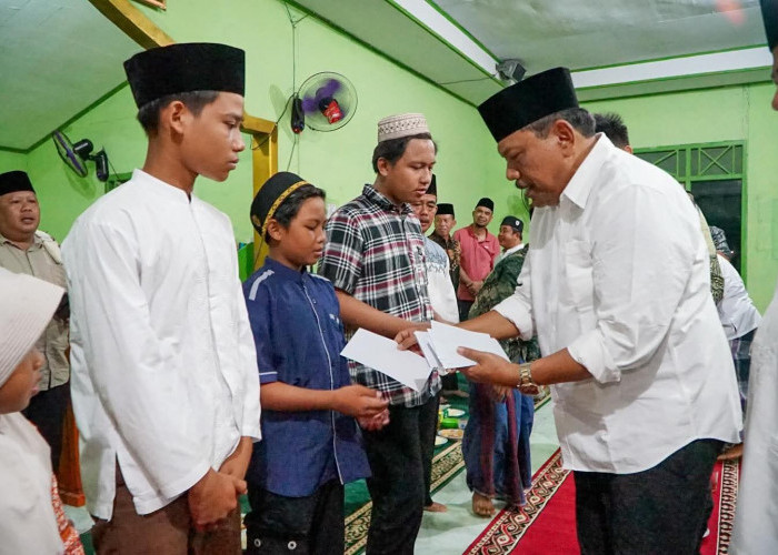 Wagub Bengkulu Santuni Anak Yatim di Enggano dan Bahas Rencana Pembangunan