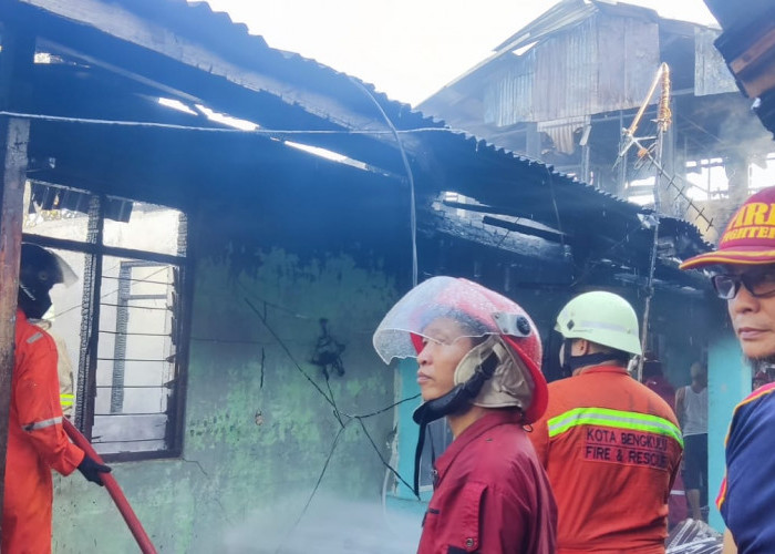 Kebakaran Hanguskan 1 Rumah dan Bedengan 4 Pintu  di Kota Bengkulu