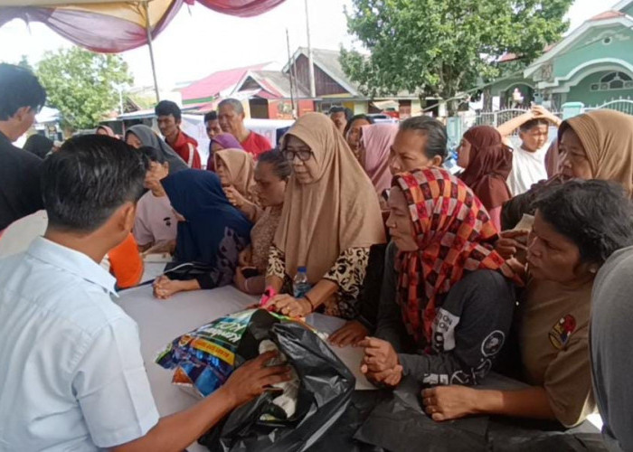 Pemkot Bengkulu Gelar Bazar Sembako Jelang Tahun Baru, Warga Antusias Berbelanja