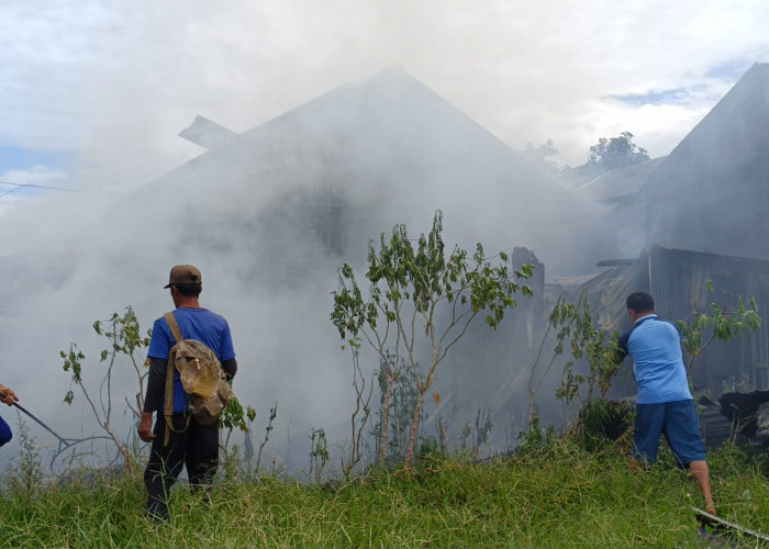 BREAKING NEWS: Rumah Lansia di Rejang Lebong Terbakar