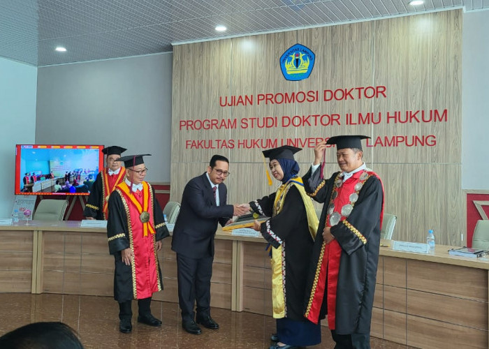 Asintel Kejati Bengkulu Dikukuhkan Sebagai Doktor Hukum ke 29 Universitas Lampung 