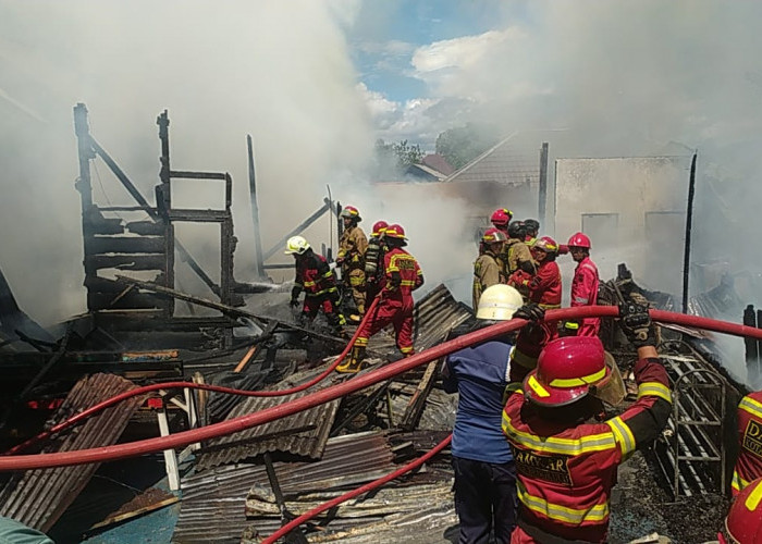 2 Bangunan Terbakar di Sekitar Benteng Marlborough, Diduga Korsleting Listrik dari Rumah Kosong