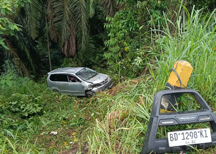 Diduga Mengantuk, Minibus Xenia Terjun ke Jurang Sedalam 15 Meter di Taba Penanjung