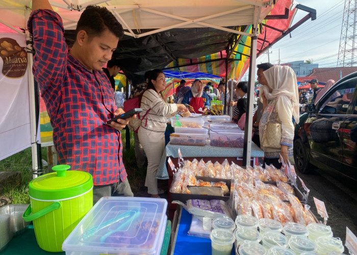 Lengkap dan Murah, Alun-alun Tais Jadi Pilihan Utama Warga Berburu Menu Berbuka