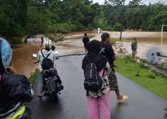 Banjir Rendam Ruas Jalan Lagan Bungin, Akses Warga Terhambat 