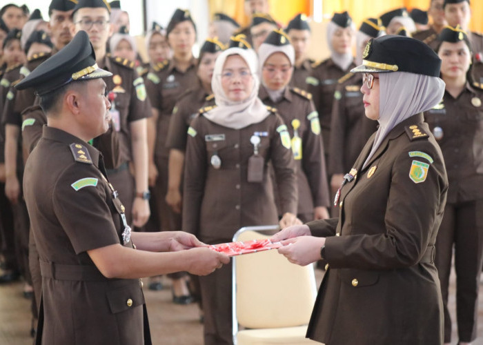 Resmi Berganti, Leni Oktarina Dilantik Jadi Kasi Pidum Kejari Bengkulu Gantikan Rusydi Sastrawan