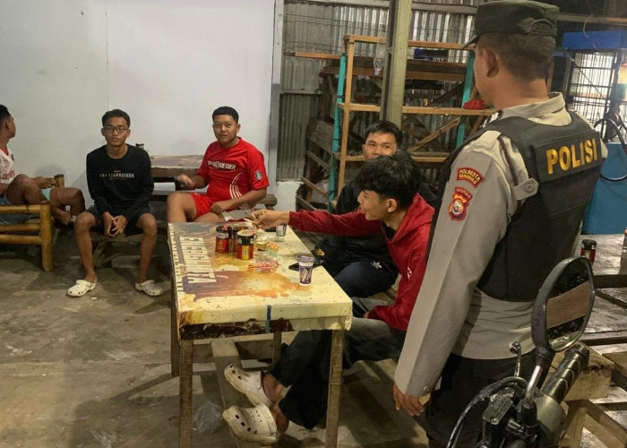 Cegah Gangguan Kamtibmas, Polisi Bubarkan Anak Muda yang Nongkrong Lewat Larut Malam