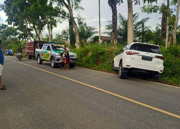 BREAKING NEWS: Mobil Dinas Wabup Mukomuko Kecelakaan 